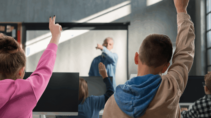 seo-2402-bs-rear-view-of-school-kids-raisi-453852775-1200x630